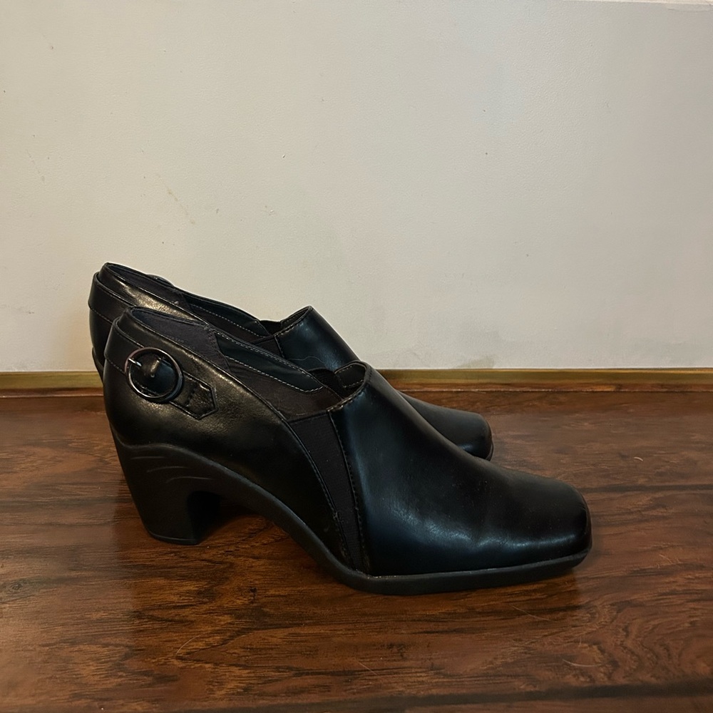 Women’s Aerosoles Rubber-soled Dress shoes size 9
